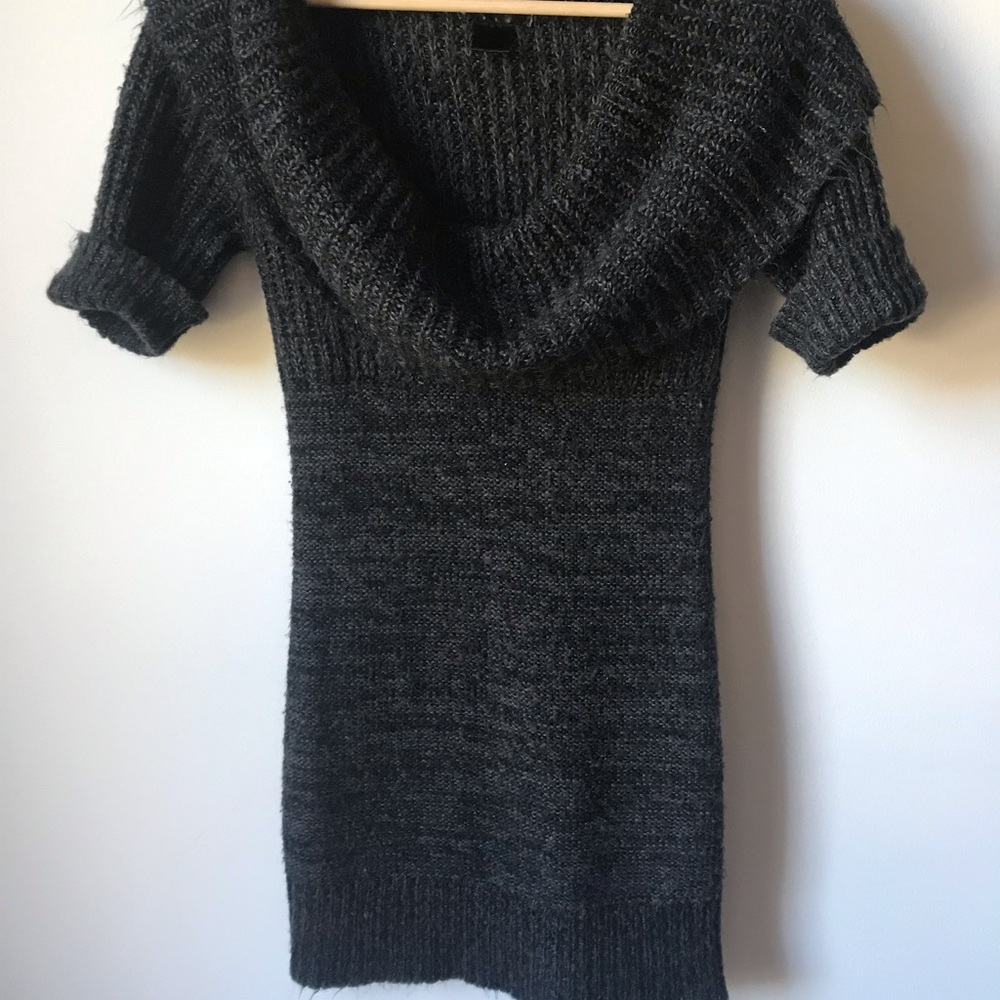 Short sleeve sweater top